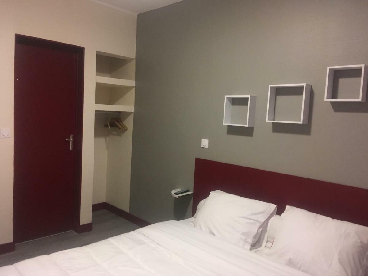 Hotel De Strasbourg อุลเน-ซู-บัว ภายนอก รูปภาพ